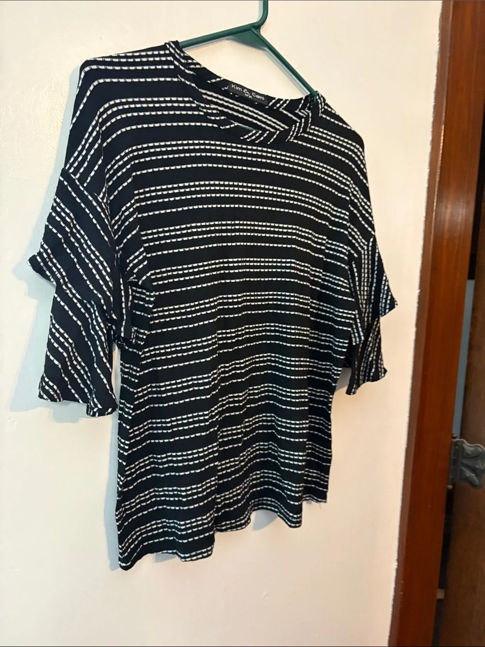 Kim & Cami Black & White Striped Short Sleeve Tee size Large